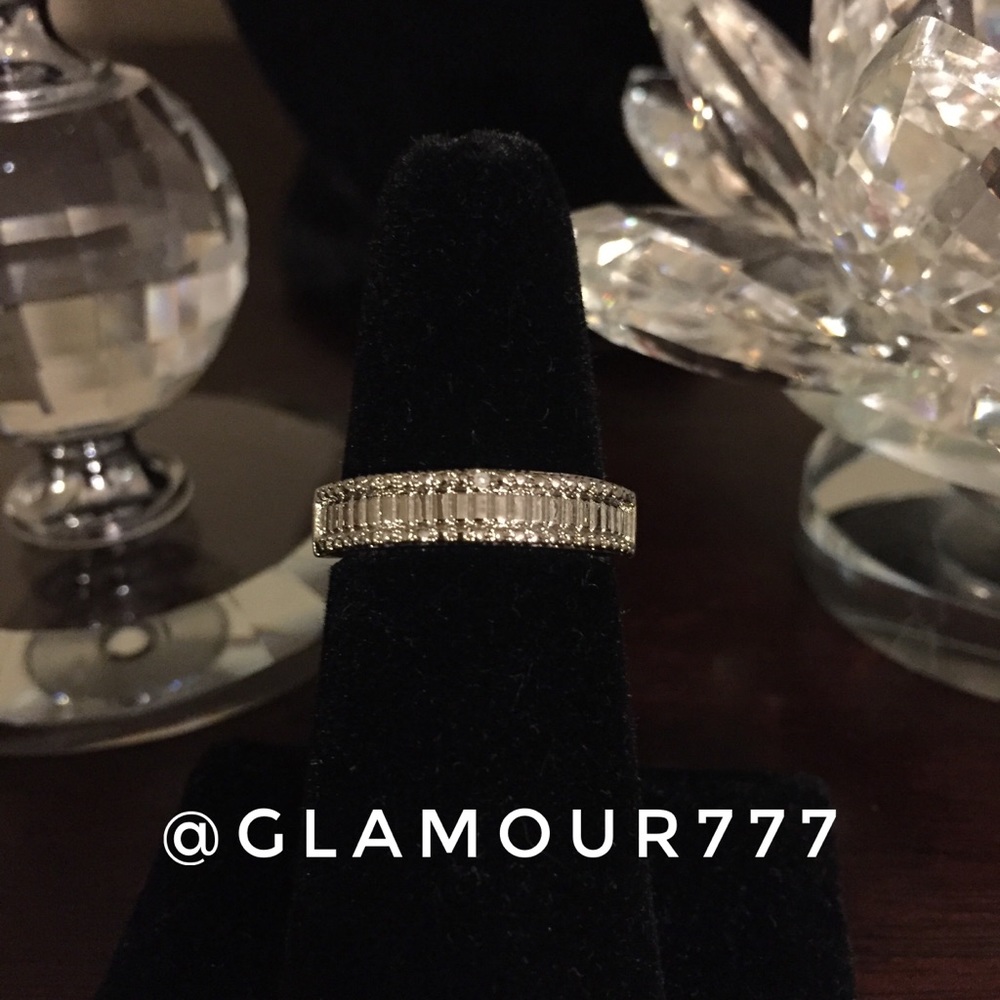 🛍Beautiful Band Ring (Size 6.5)
